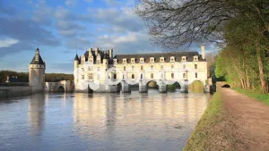 Majestic Chenonceau Castle At Twilight Wallpaper