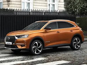 Majestic Ds 7 Crossback E-tense Gliding Amidst Nature Wallpaper