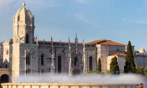 Majestic Fountain In Front Of Mosteiro Dos Jeronimos, Lisbon Wallpaper