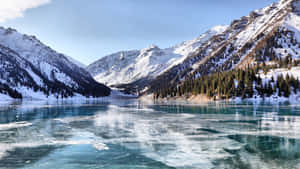 Majestic Frozen Lake Scene Wallpaper