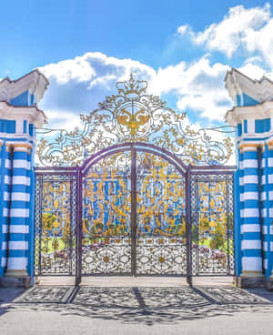 Majestic Gates Of Catherine Palace Wallpaper