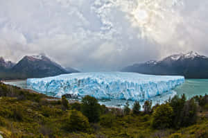 Majestic Glacier Landscape Wallpaper