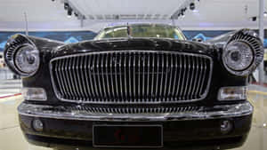 Majestic Hongqi L5 Luxury Sedan In Shimmering Black. Wallpaper