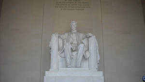 Majestic Lincoln Statue At The Lincoln Monument Wallpaper