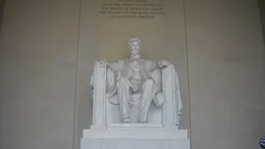 Majestic Lincoln Statue At The Lincoln Monument Wallpaper