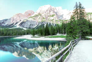 Majestic Mountain Lake And Forest Wallpaper