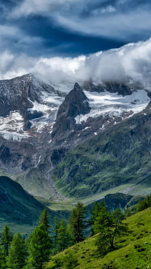 Majestic_ Mountain_ Peaks_ Clouds Wallpaper