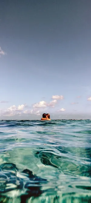 Majestic Ocean Waves At Dusk Wallpaper