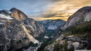 Majestic Peaks Of Rocky Mountain National Park Wallpaper