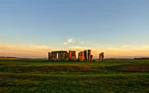 Majestic Prehistoric Landmark, Stonehenge Wallpaper