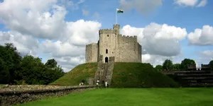 Majestic Scenic View Of Cardiff Castle Wallpaper
