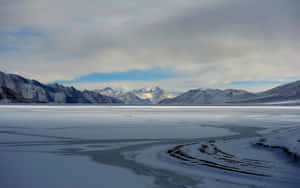 Majestic Siberian Wilderness Wallpaper