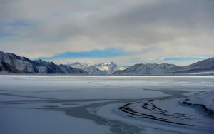 Majestic Siberian Wilderness Wallpaper