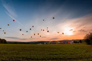Majestic Sunset Over Mountains Wallpaper