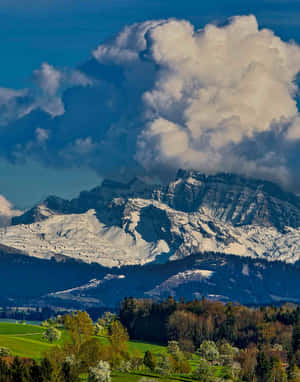 Majestic_ Swiss_ Mountain_ Peaks_and_ Clouds Wallpaper