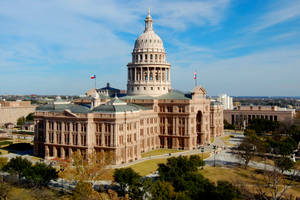 Majestic Texas State Capitol Building During Sunset Wallpaper