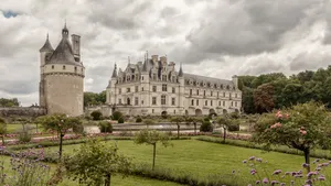 Majestic View Of Château De Chenonceau Wallpaper
