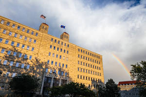 Majestic View Of Fraser Hall At The University Of Kansas Wallpaper