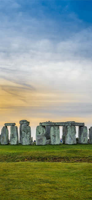 Majestic View Of Stonehenge At Sunset Wallpaper