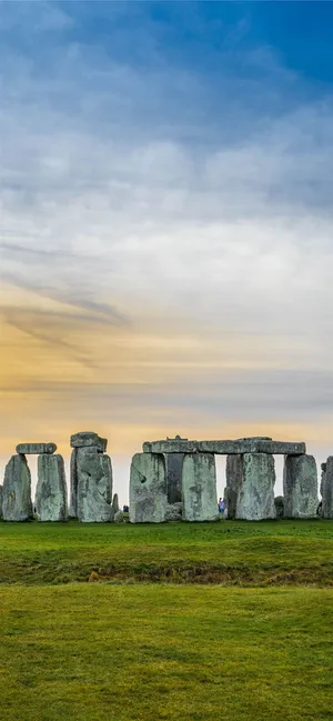 Majestic View Of Stonehenge At Sunset Wallpaper