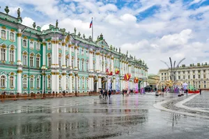 Majestic View Of The Winter Palace And Hermitage Museum Wallpaper