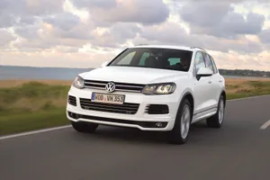 Majestic Volkswagen Touareg In Nature Wallpaper