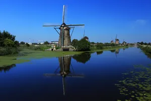 Majestic Windmills At Kinderdijk, Netherlands Wallpaper