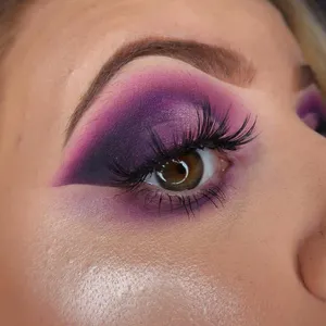 Make A Bold Statement With Purple Eye Shadow. Wallpaper