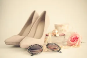 Make A Statement In Accessory Wallpaper