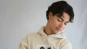 Malachi Barton Casual Style Wallpaper