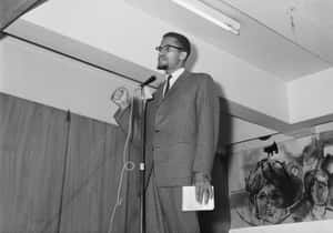 Malcolm_ X_ Speaking_at_ Podium Wallpaper