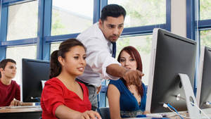 Male Teacher Explaining Online Training Computer Class Wallpaper