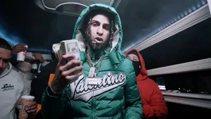 Man Holding Cashin Limo Wallpaper