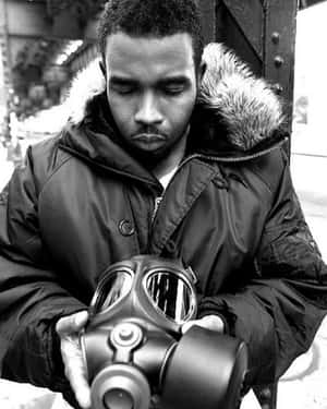 Man Holding Gas Maskin Winter Wallpaper