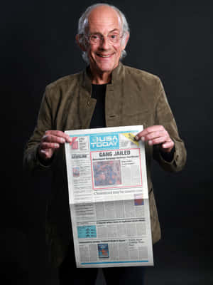 Man Holding U S A Today Newspaper Wallpaper