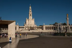 Man Kneeling At Fatima Sanctuary Wallpaper