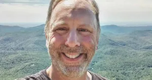 Man Mountain Selfie Wallpaper