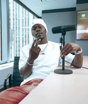 Manat Podcast Microphone Wallpaper