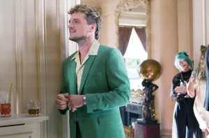 Manin Green Suitat Event.jpg Wallpaper