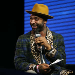 Manin Hat Speakingat Event Wallpaper