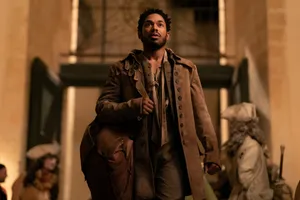 Manin Historical Coat Walking Scene Wallpaper