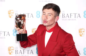Manin Red Suit Holding B A F T A Award Wallpaper