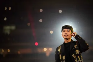 Manin Traditional Attire Night Performance Wallpaper