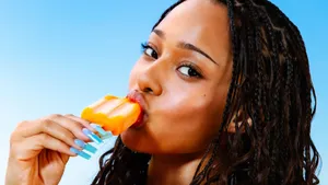 Manon Bannerman Enjoying Summer Treat Wallpaper