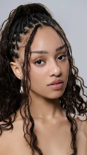 Manon Bannerman Portrait Wallpaper