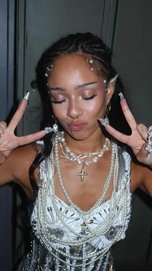 Manon Bannerman Style Statement Wallpaper