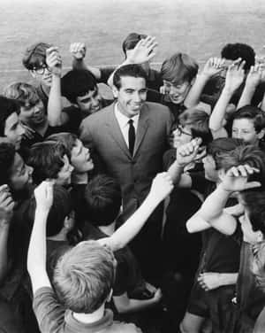 Manuel Santana Being Surrounded By Young Fans Wallpaper