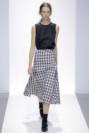 Margaret Howell Black White Plaid Skirt Wallpaper