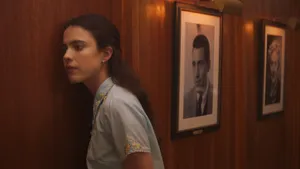 Margaret Qualley Attending A Red Carpet Event Wallpaper