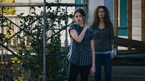 Margaret Qualley In Elegance Wallpaper